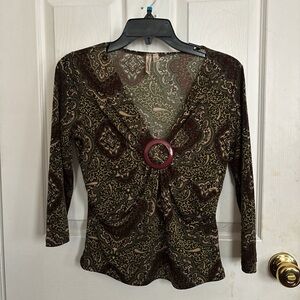 Paisley Top with Ring Accent